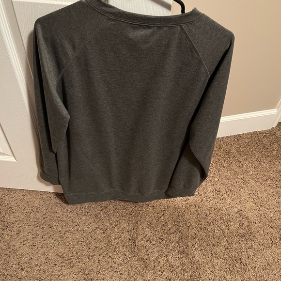 Cute Gray.sweat shirt with Santa hat and Believe on the front. Size Large - Picture 4 of 5